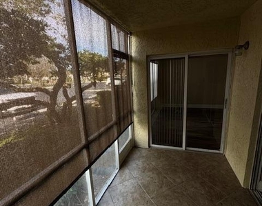 1536 Se Royal Green Circle - Photo Thumbnail 25