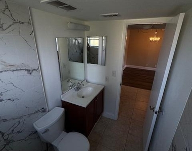1536 Se Royal Green Circle - Photo Thumbnail 30