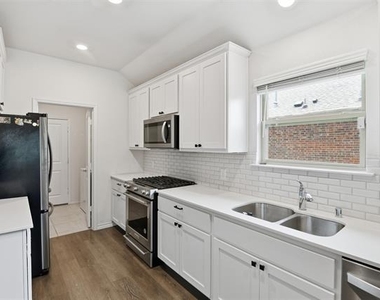 229 Penn Street - Photo Thumbnail 7