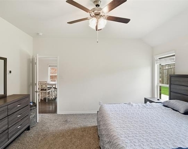 229 Penn Street - Photo Thumbnail 11