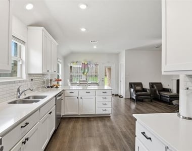 229 Penn Street - Photo Thumbnail 8