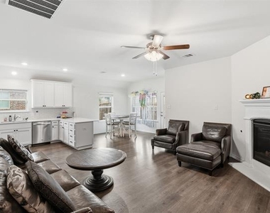 229 Penn Street - Photo Thumbnail 4