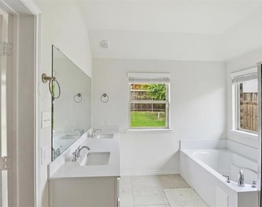 229 Penn Street - Photo Thumbnail 12