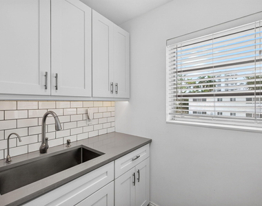 624 Orton Avenue - Photo Thumbnail 18