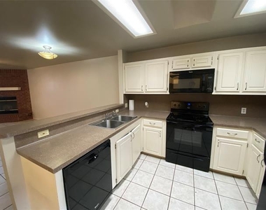 3241 Lexington Drive - Photo Thumbnail 8