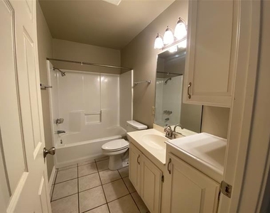 3241 Lexington Drive - Photo Thumbnail 14