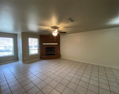 3241 Lexington Drive - Photo Thumbnail 4