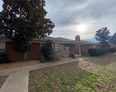3241 Lexington Drive - Photo Thumbnail 2