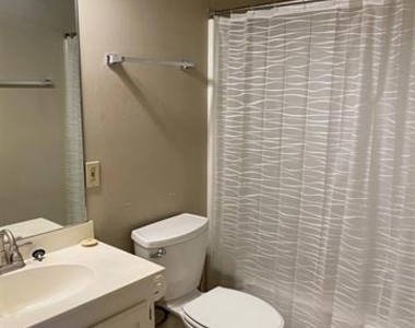 3241 Lexington Drive - Photo Thumbnail 11