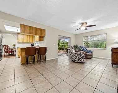 19208 Murcott Drive E - Photo Thumbnail 2