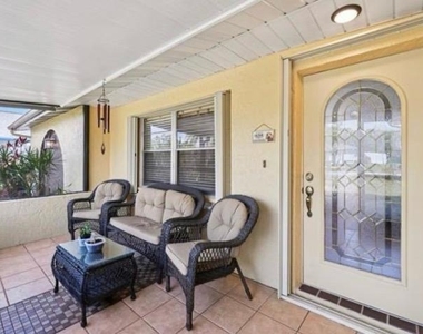 1116 Se 30th Terrace - Photo Thumbnail 6