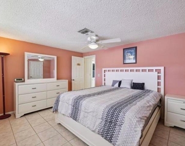 1116 Se 30th Terrace - Photo Thumbnail 9