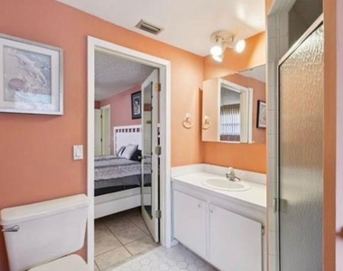 1116 Se 30th Terrace - Photo Thumbnail 7