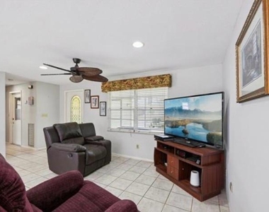 1116 Se 30th Terrace - Photo Thumbnail 2