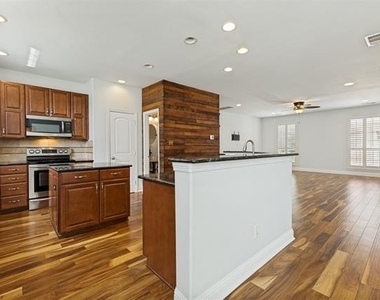 4002 Brownstone Court - Photo Thumbnail 9