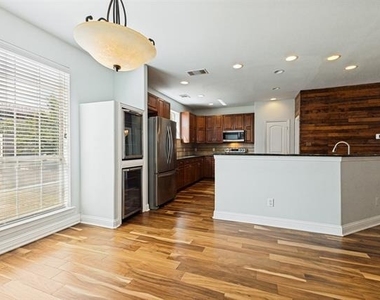 4002 Brownstone Court - Photo Thumbnail 8