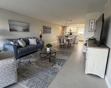 1160 Hillsboro Mile - Photo Thumbnail 8