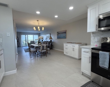 1160 Hillsboro Mile - Photo Thumbnail 12