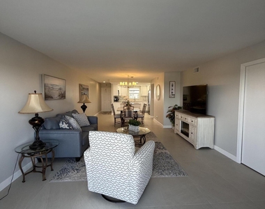 1160 Hillsboro Mile - Photo Thumbnail 10