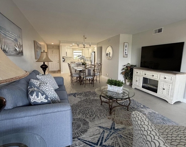 1160 Hillsboro Mile - Photo Thumbnail 9