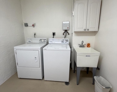 1160 Hillsboro Mile - Photo Thumbnail 30