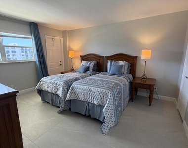 1160 Hillsboro Mile - Photo Thumbnail 22