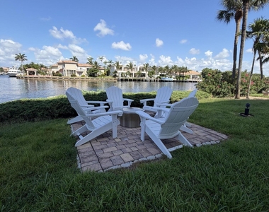 1160 Hillsboro Mile - Photo Thumbnail 4