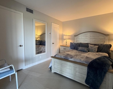 1160 Hillsboro Mile - Photo Thumbnail 18