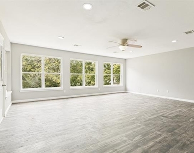 5786 Rockhill Road - Photo Thumbnail 3