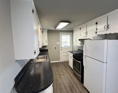 1106 Foster Lane - Photo Thumbnail 5