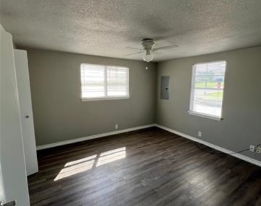 1106 Foster Lane - Photo Thumbnail 7