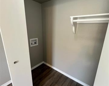 1106 Foster Lane - Photo Thumbnail 9