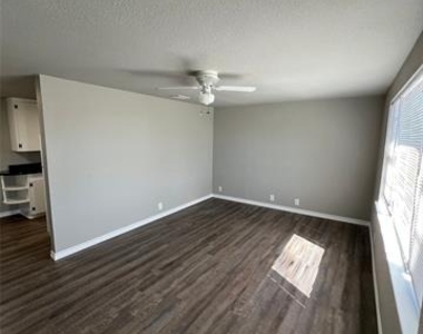 1106 Foster Lane - Photo Thumbnail 2