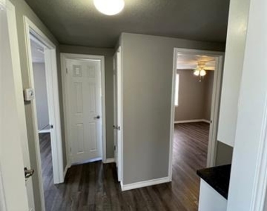1106 Foster Lane - Photo Thumbnail 6