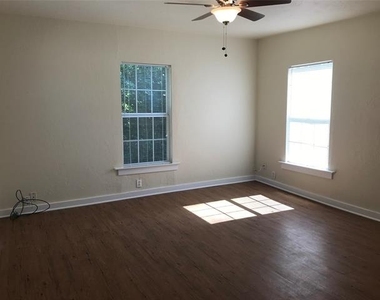 416 Shannon Street - Photo Thumbnail 2