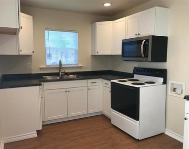 416 Shannon Street - Photo Thumbnail 9