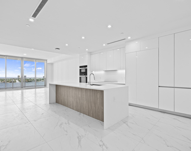 220 Lake Shore Drive - Photo Thumbnail 9