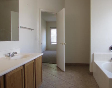 1042 E Canyon Way - Photo Thumbnail 17