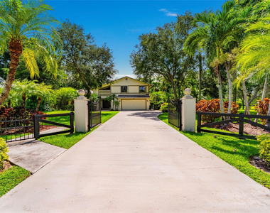 6556 Nw 87th Avenue - Photo Thumbnail 1