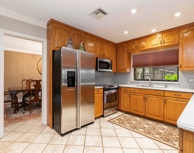 6556 Nw 87th Avenue - Photo Thumbnail 9