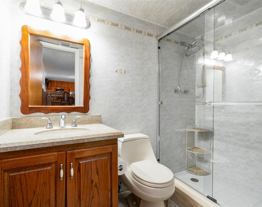6556 Nw 87th Avenue - Photo Thumbnail 5