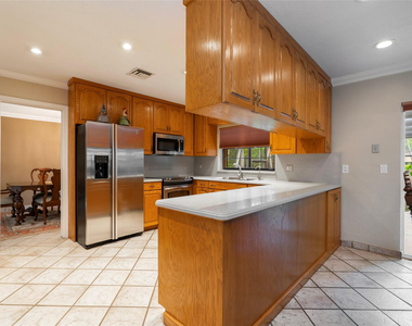 6556 Nw 87th Avenue - Photo Thumbnail 8