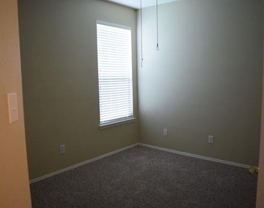 4105 Capstone Drive - Photo Thumbnail 6