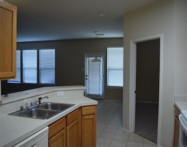 4105 Capstone Drive - Photo Thumbnail 10