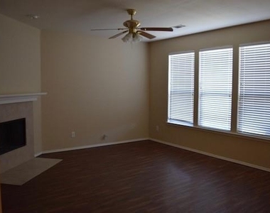 4105 Capstone Drive - Photo Thumbnail 8