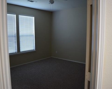 4105 Capstone Drive - Photo Thumbnail 13