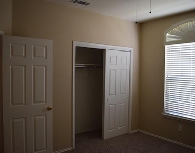 4105 Capstone Drive - Photo Thumbnail 2