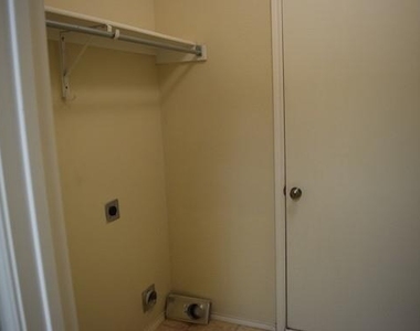 4105 Capstone Drive - Photo Thumbnail 17