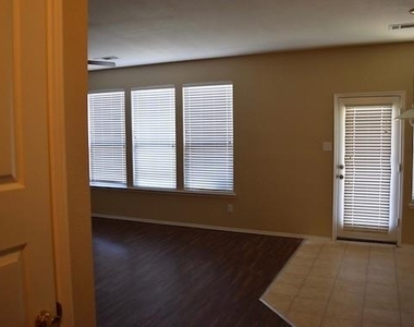 4105 Capstone Drive - Photo Thumbnail 7
