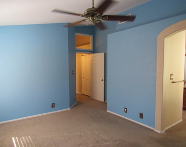 853 E Constitution Drive - Photo Thumbnail 16